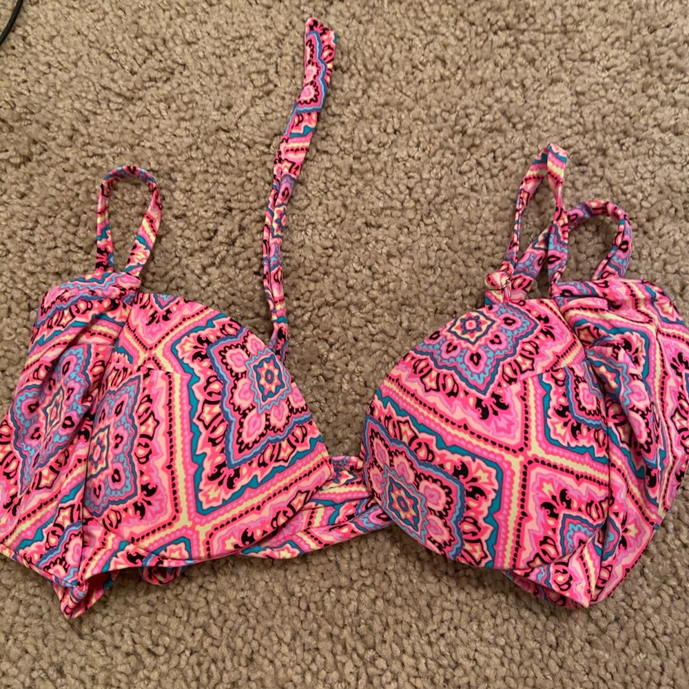 SWIMSUIT TOP SIZE 34B